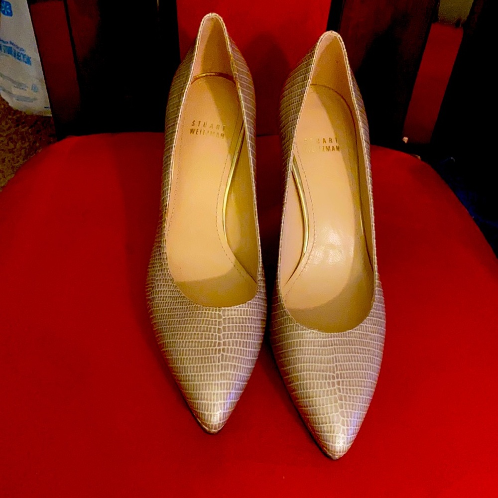 Ladies heeled shoes